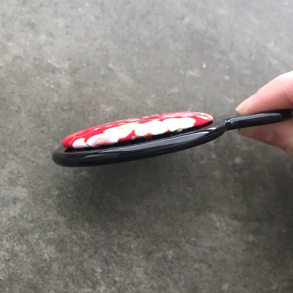 Hand Mirror & Pouch - Picture 6 of 11